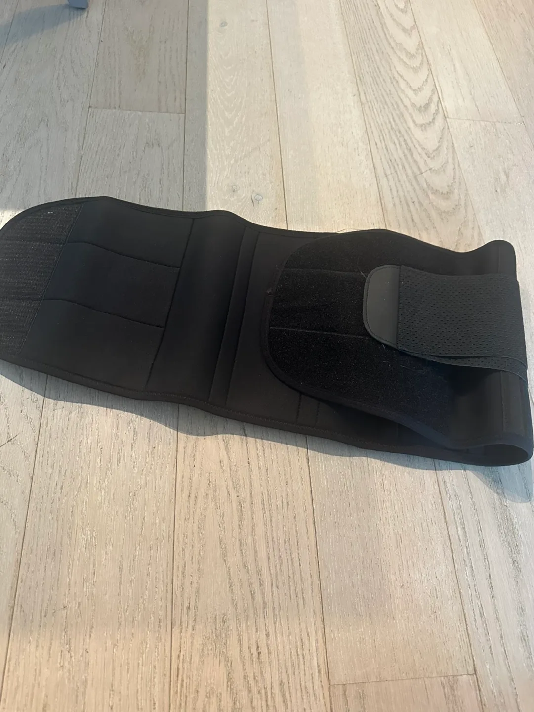 Black working out for workout image indicator(2)