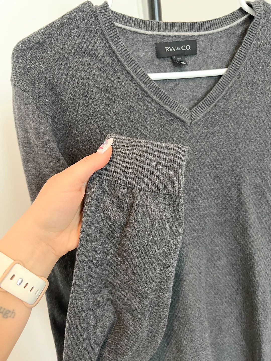 RW&CO Solid Grey Cotton Long Sleeve Men’s V-neck Sweater Size M image indicator(3)