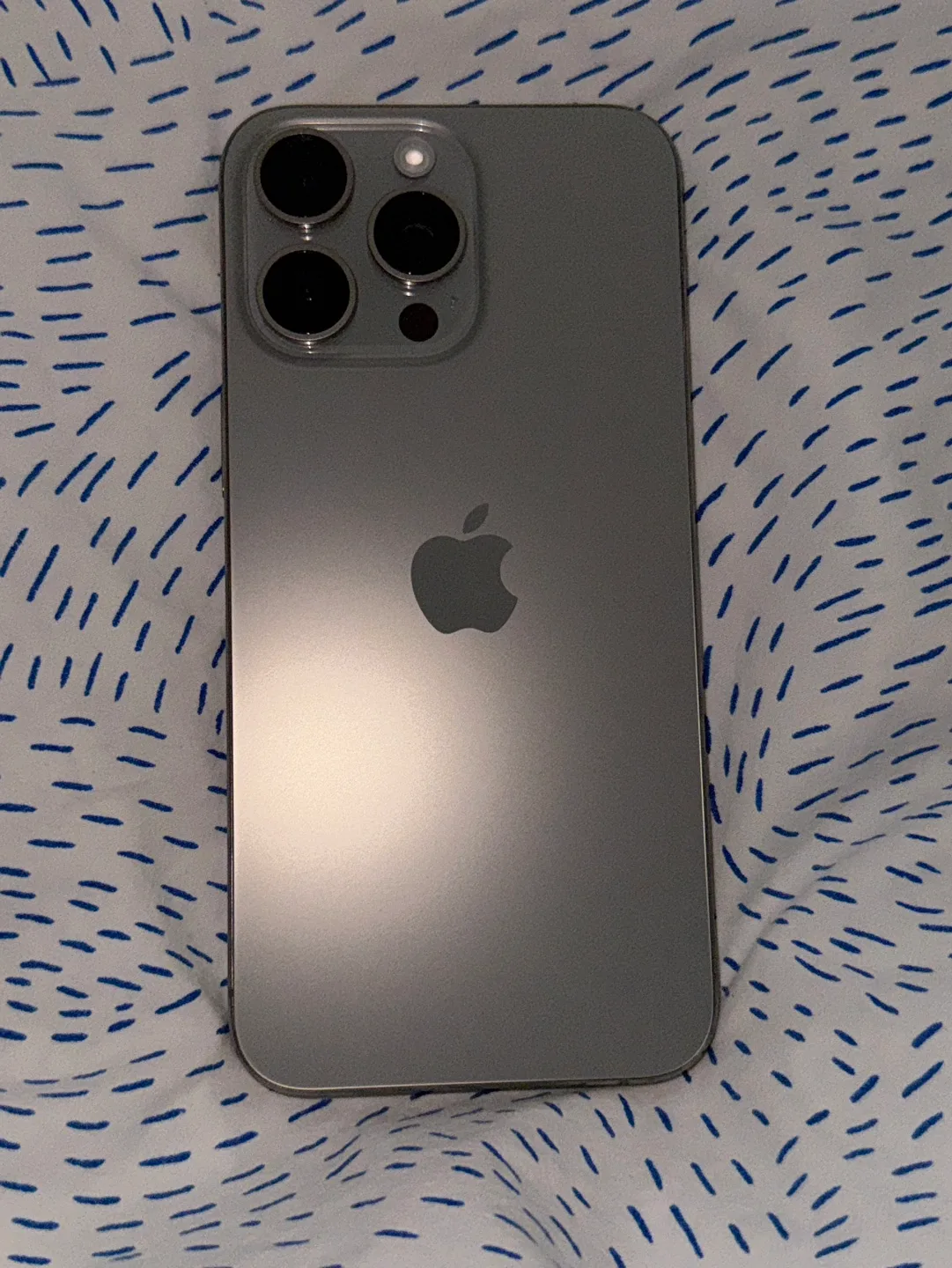 iPhone 15 Pro Max(256GB) With 4 Unique Cases image indicator(2)