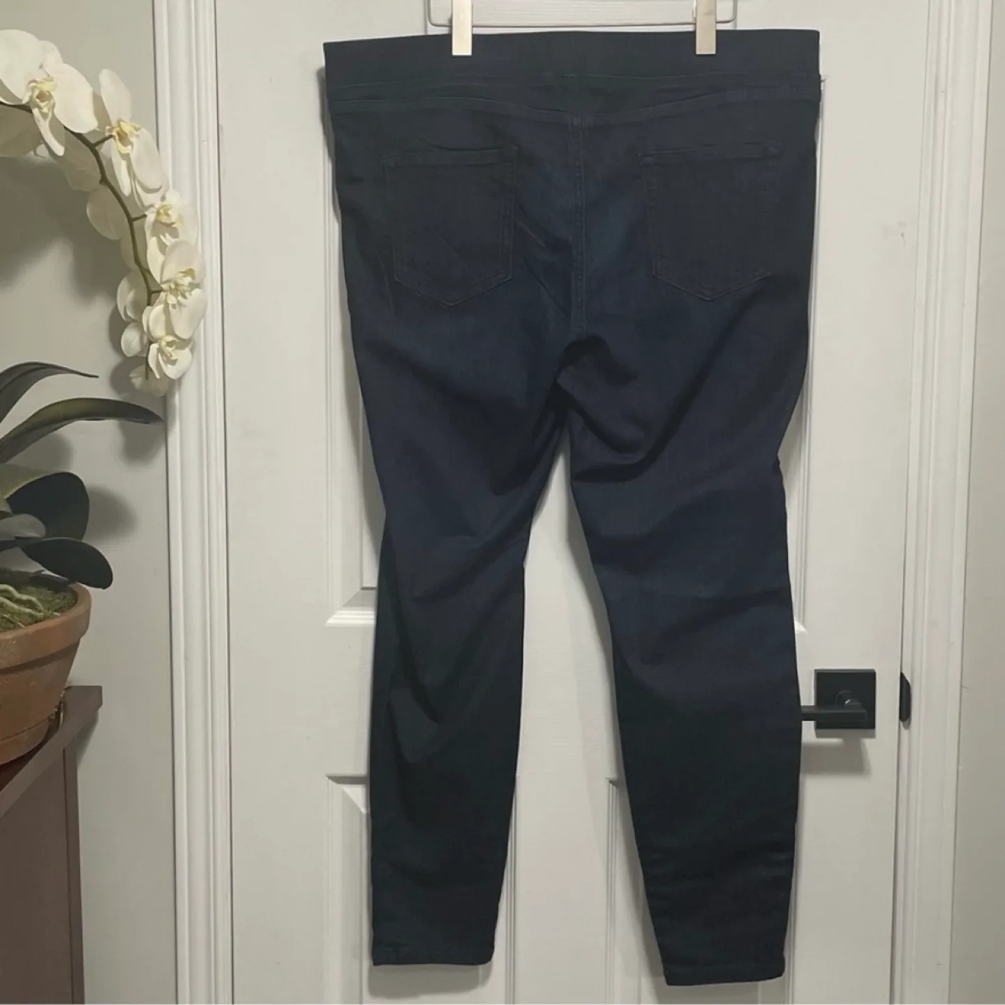 Amazon Essentials Women's Pull-On Jegging image indicator(6)