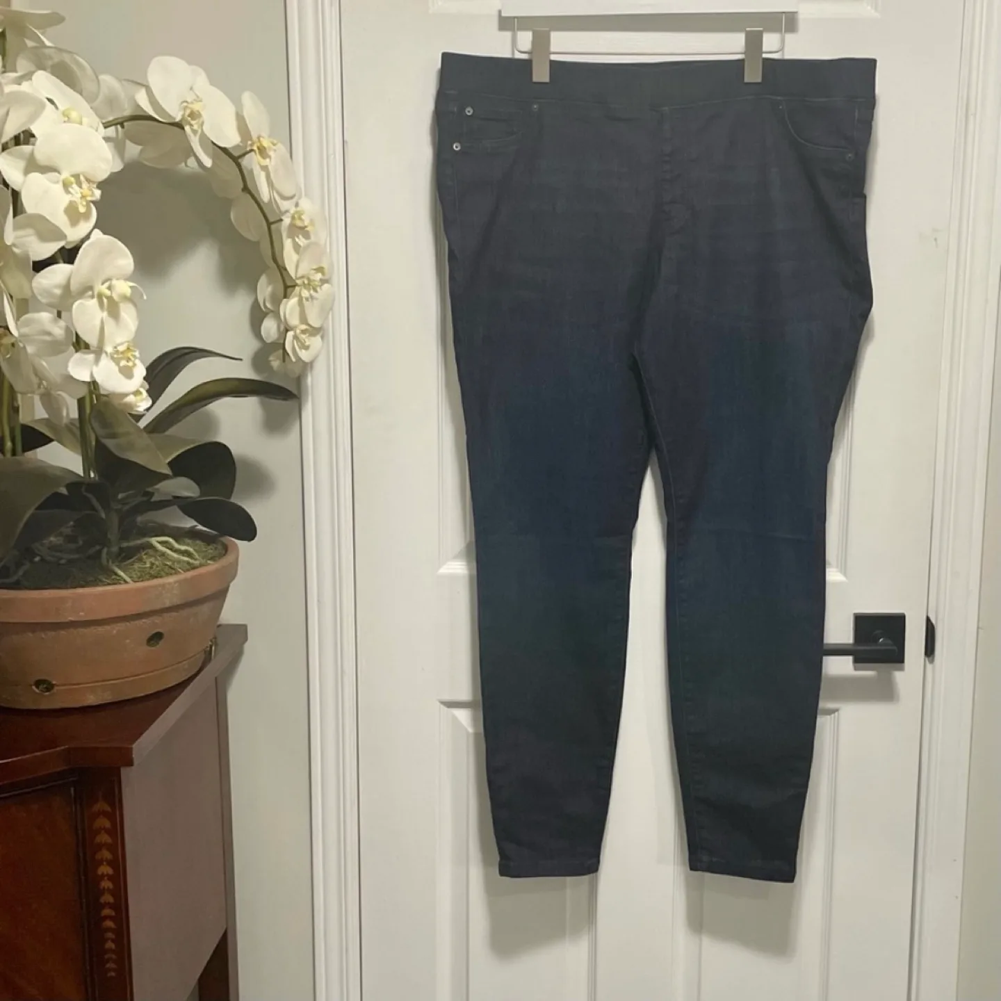 Amazon Essentials Women's Pull-On Jegging image indicator(7)