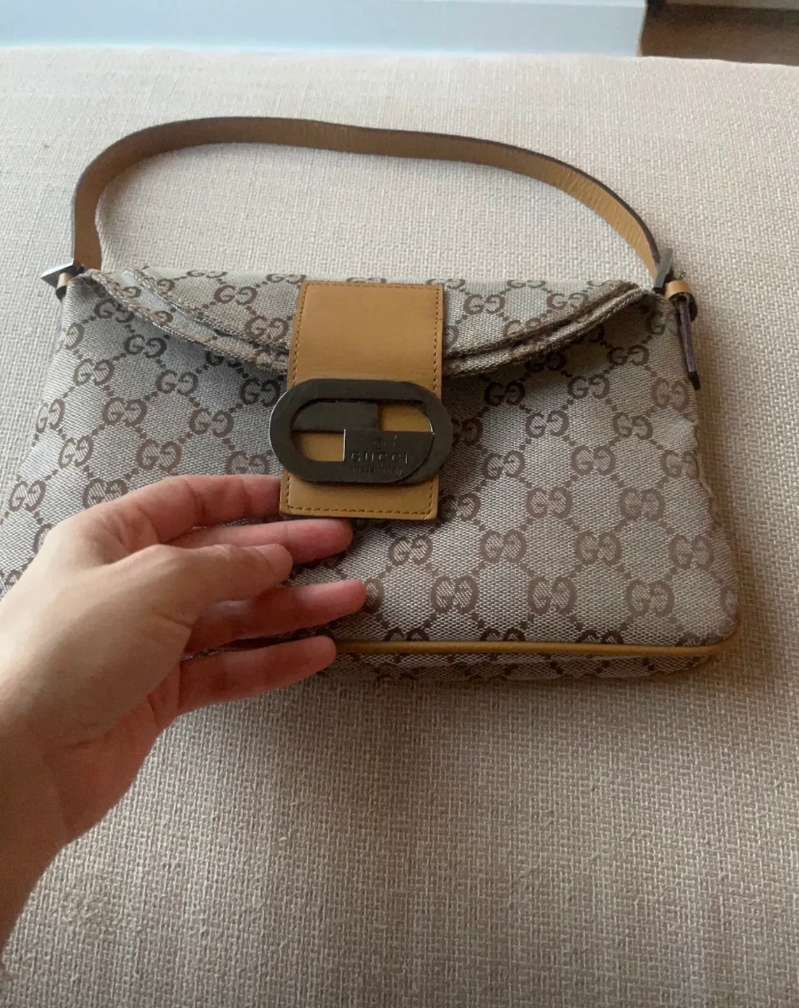 Gucci GG Beige Shoulder Bag image indicator(6)