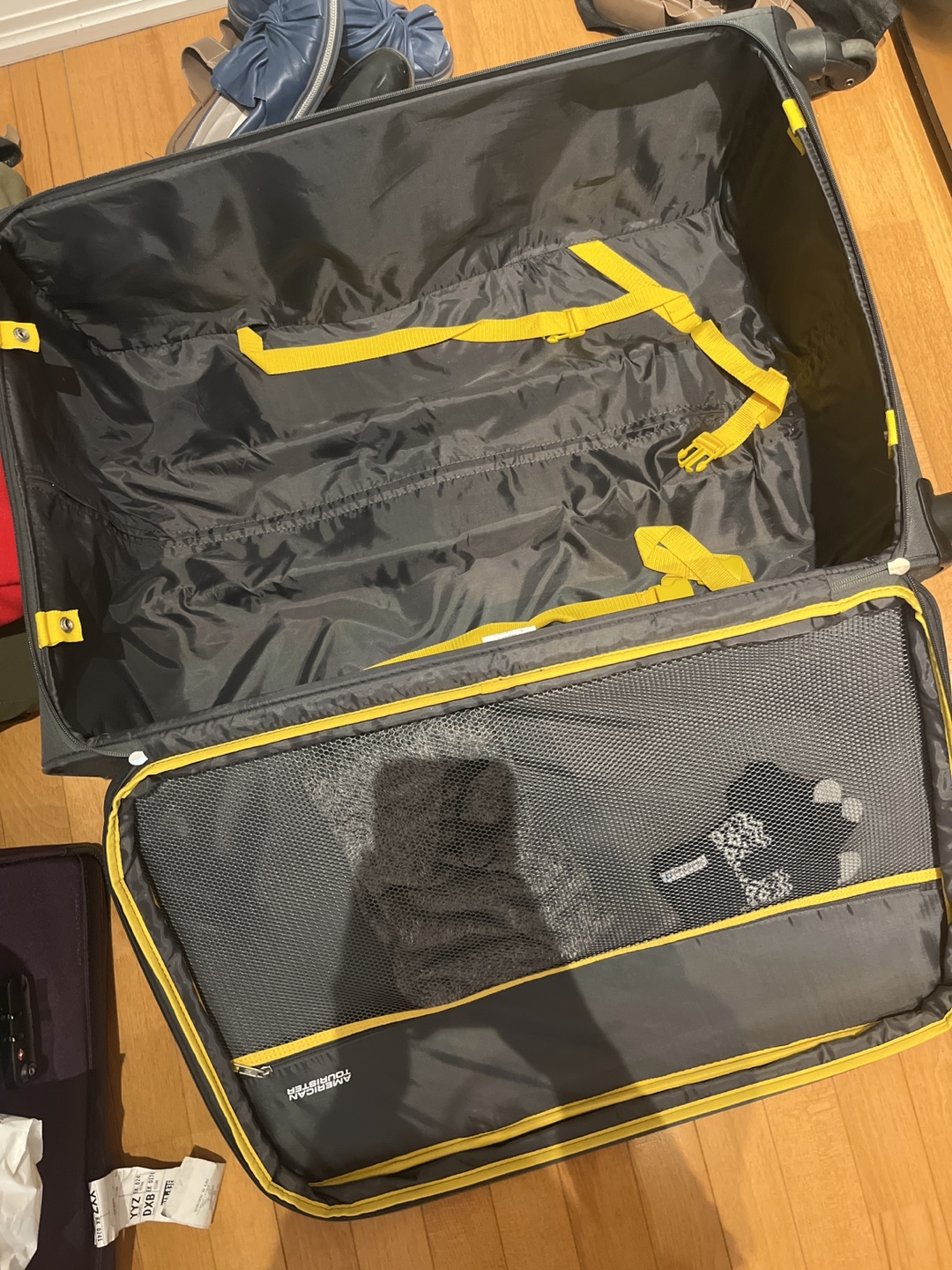 American Tourister Suitcase - photo 2