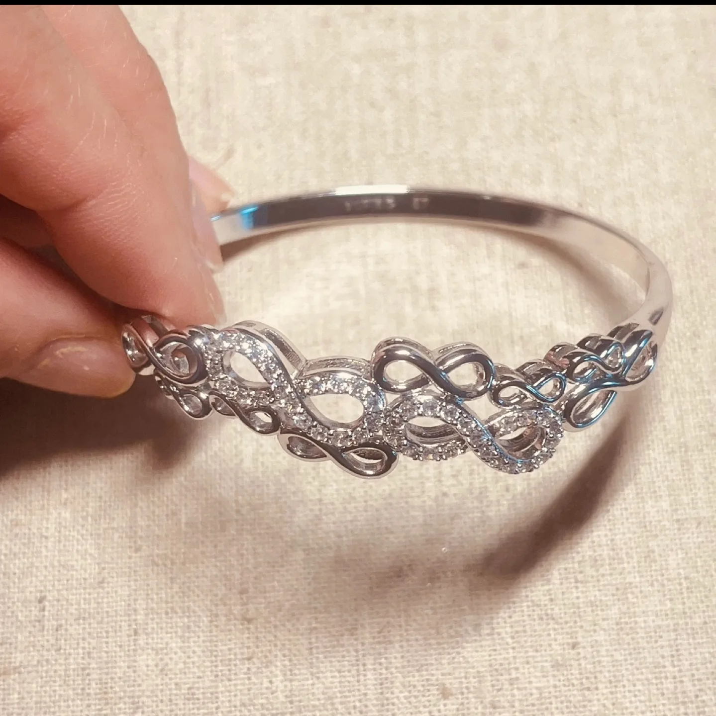 Elegant Silver CZ Infinity Bracelet image indicator(4)