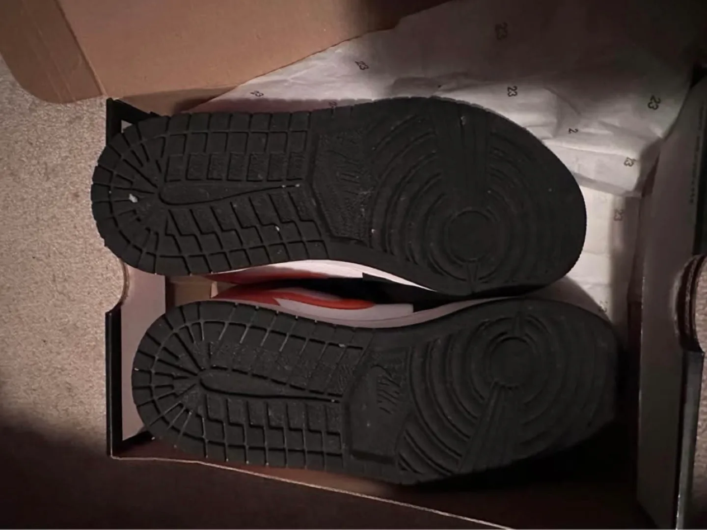 Air Jordan 1 Mid SE Sneakers - Size 8.5 M image indicator(2)