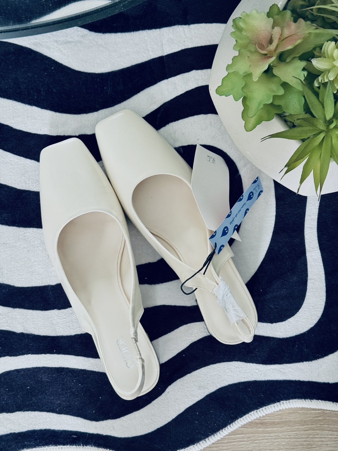 Cream-coloured Slingback Heels- CIDER