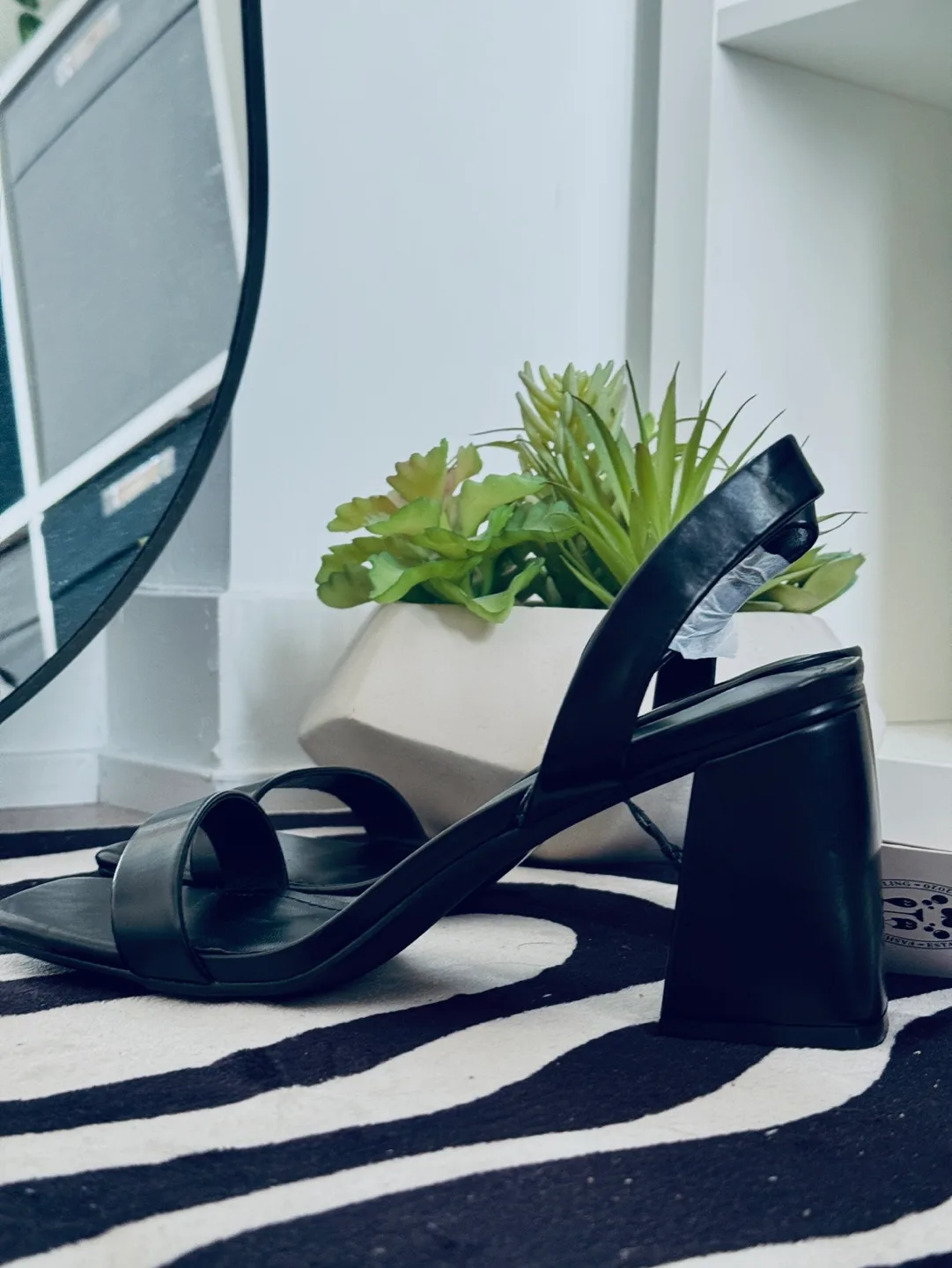 Black square-toe chunky heeled sandals -CIDER image indicator(2)