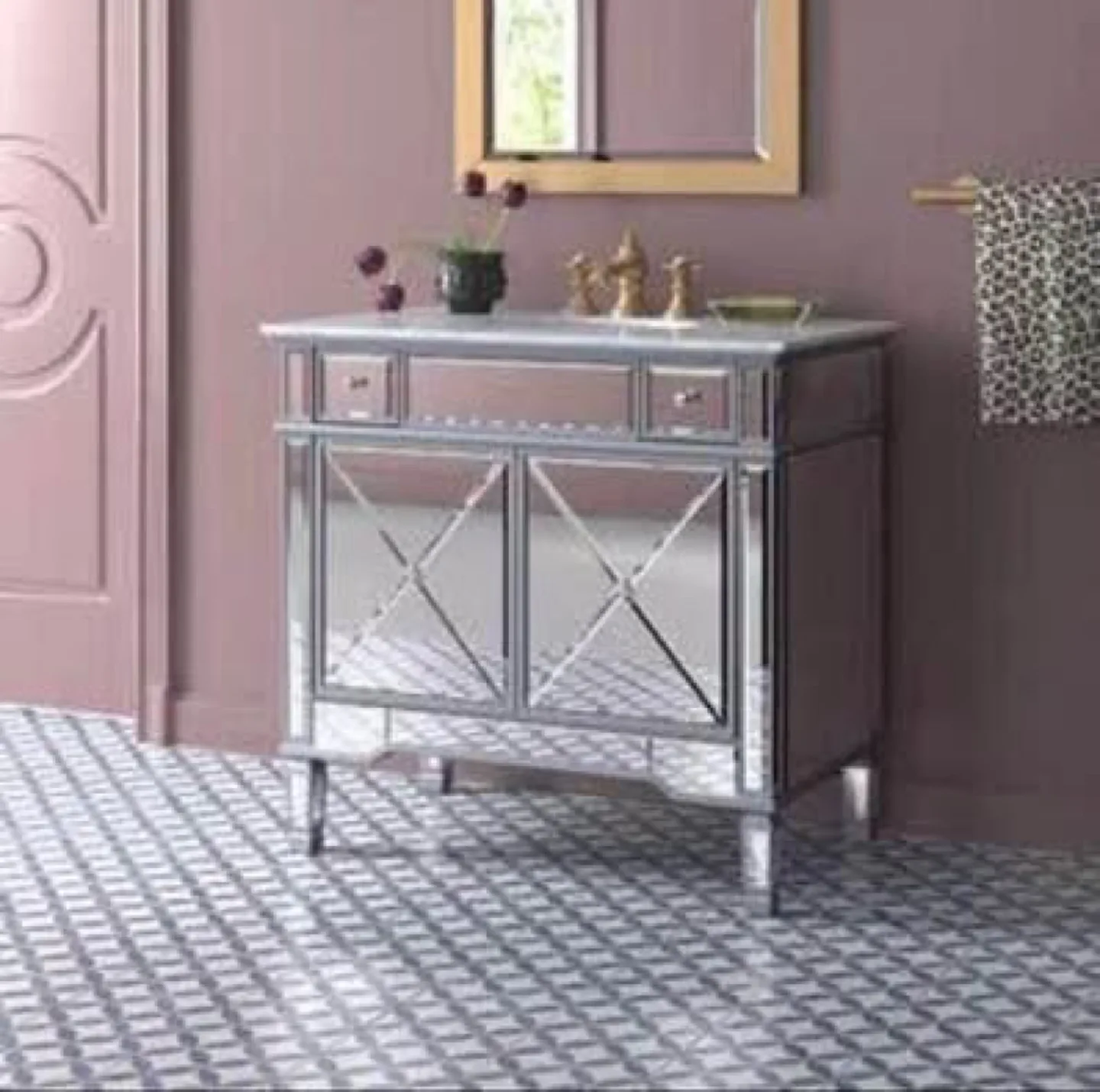 Elegant Mirrored Vanity Set with Swan Faucet image indicator(8)