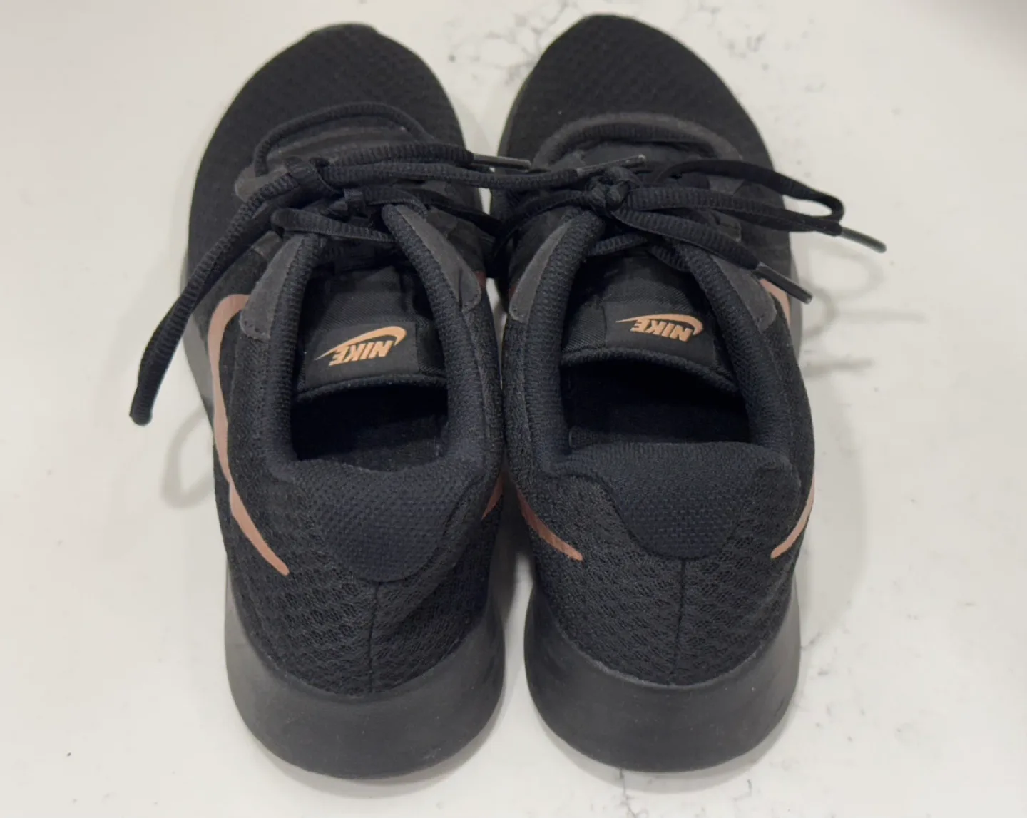 LIKE NEW Nike WMNS 7 Tanjun Runners image indicator(4)