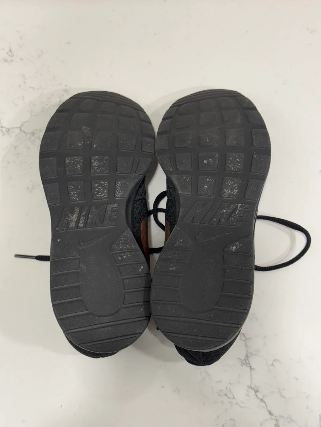 LIKE NEW Nike WMNS 7 Tanjun Runners image indicator(5)