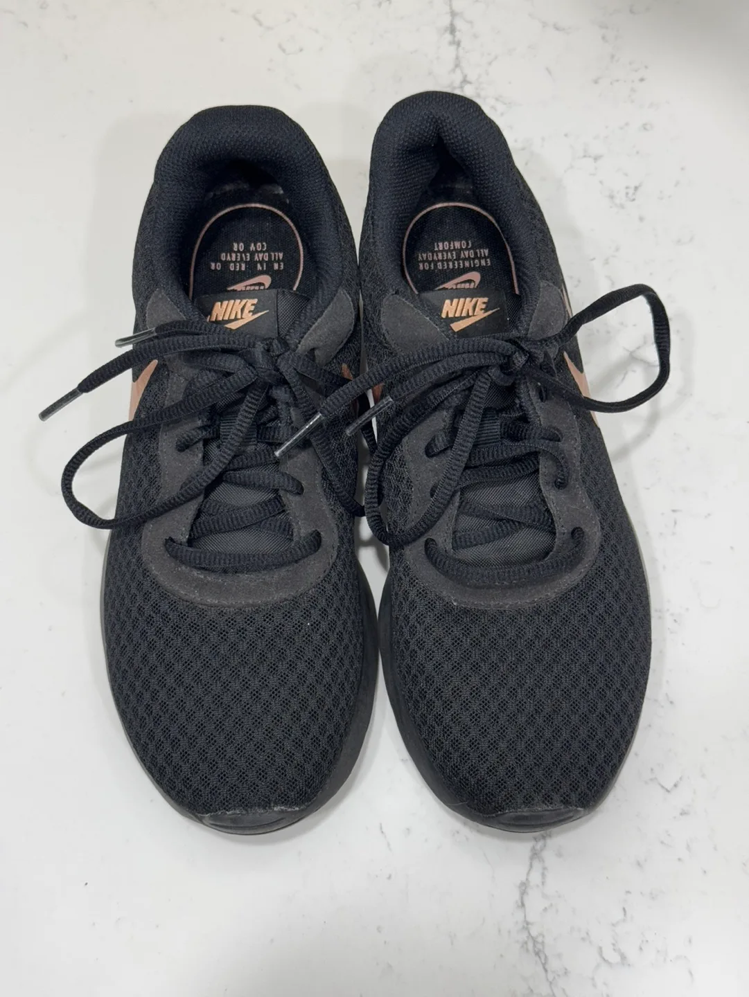 LIKE NEW Nike WMNS 7 Tanjun Runners image indicator(3)