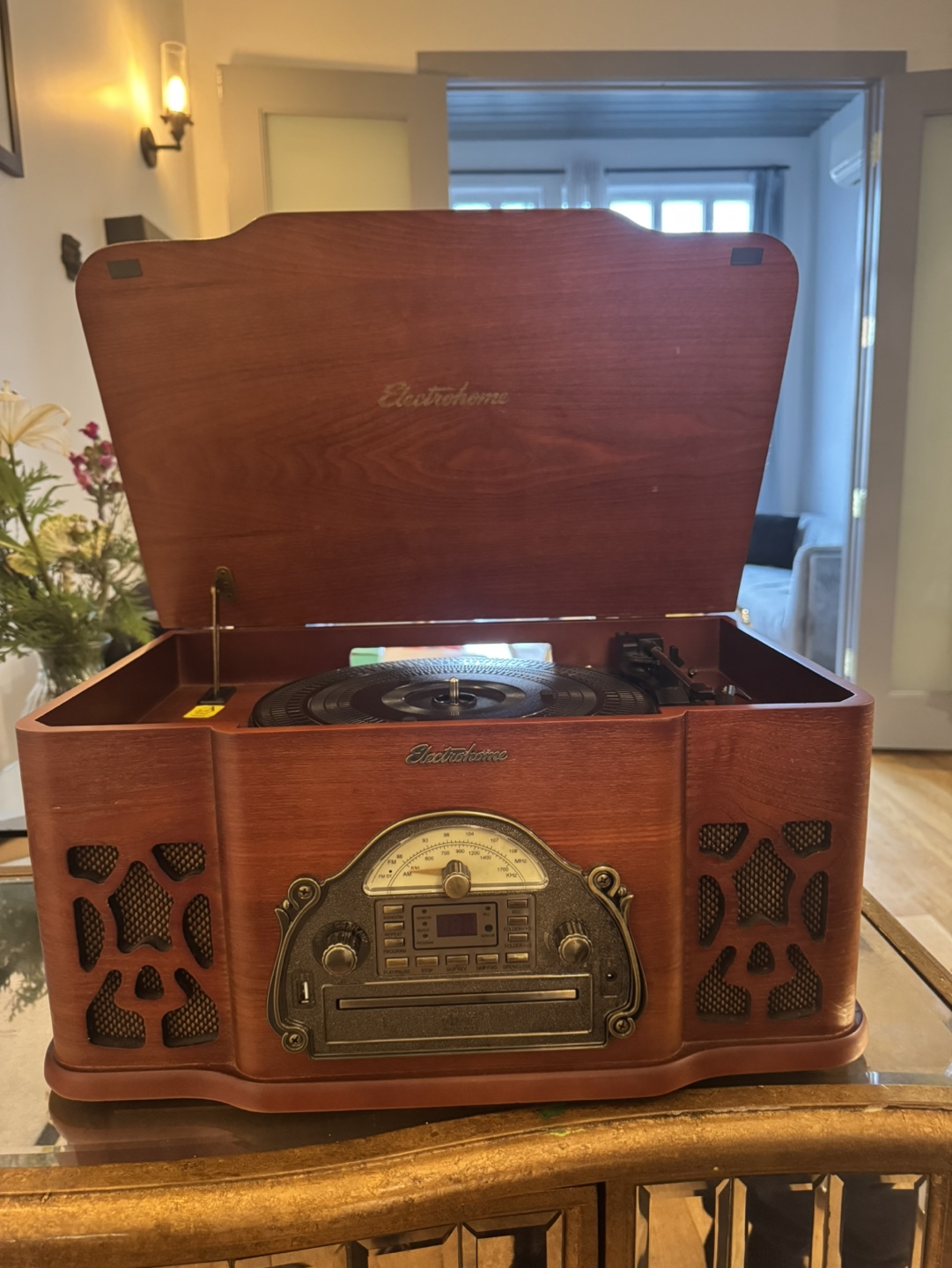 Vinyl Record Player Electrohome Turntable w/ Radio, CD, Speakers