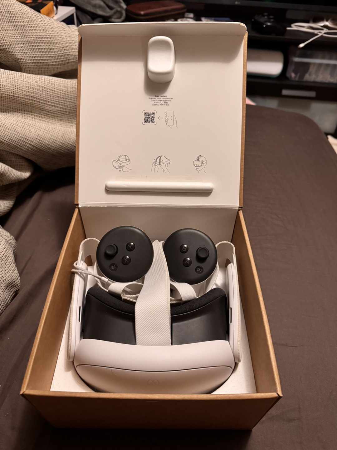 Meta Quest 3 VR Headset with Controllers - Brand New - photo 2