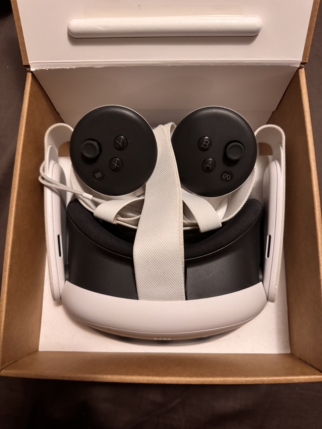 Meta Quest 3 VR Headset with Controllers - Brand New - photo 3