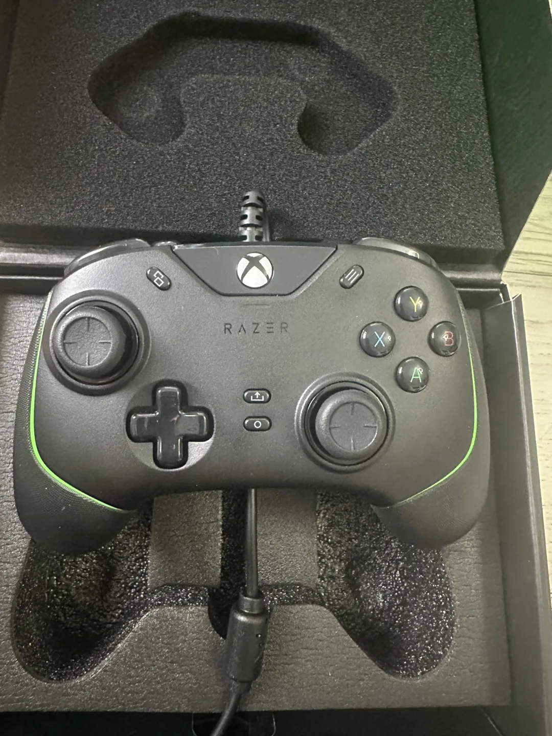 Razer Wolverine Tournament Edition Xbox Controller image indicator(2)