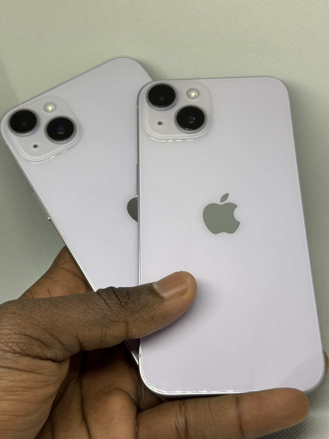 Pair of Purple iPhone 14 Plus and iPhone 14 - photo 4