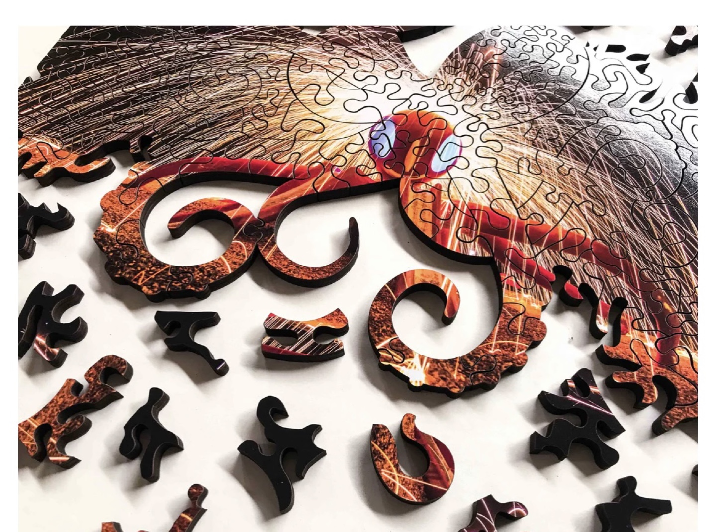 ベトナム 漆アート Thành Lễ Puzzle Lab Sparktopus 300-Piece Wooden Jigsaw Puzzle | Karrot