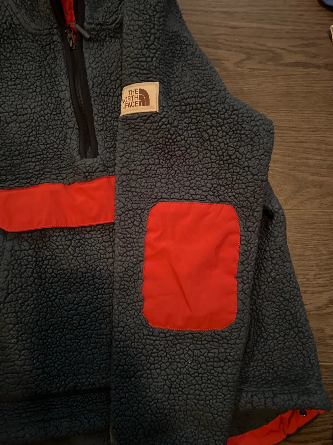 The North Face Fleece Pullover image indicator(2)