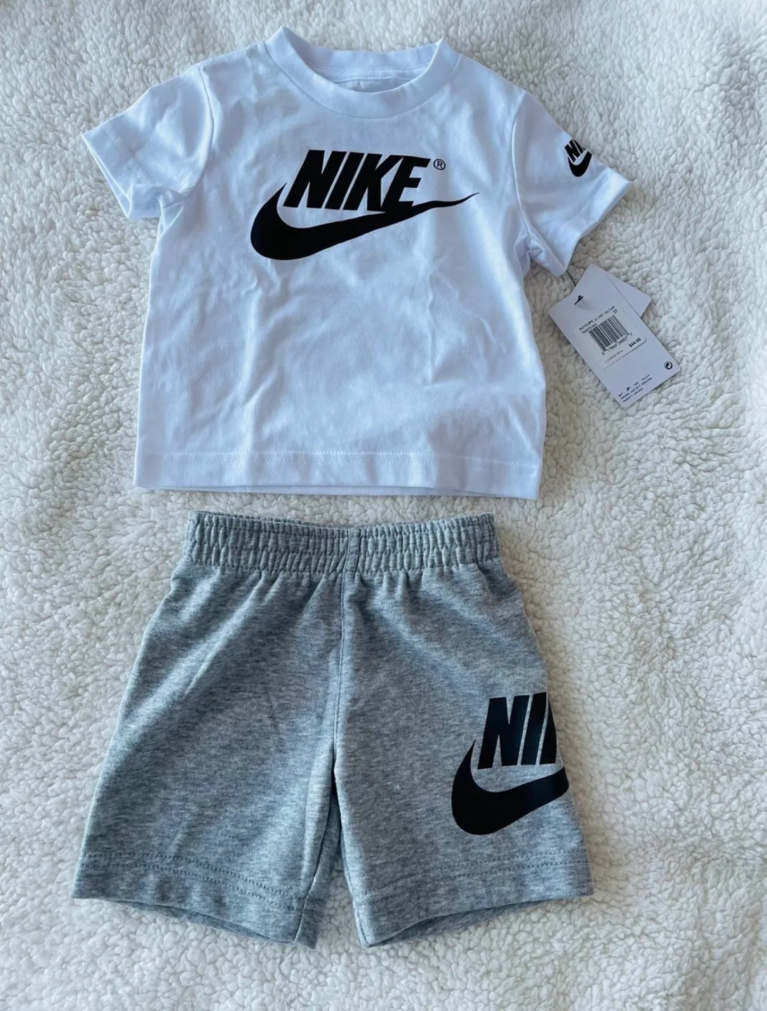 Nike Baby Boy's 2-Piece Set - Size 2T image indicator(2)