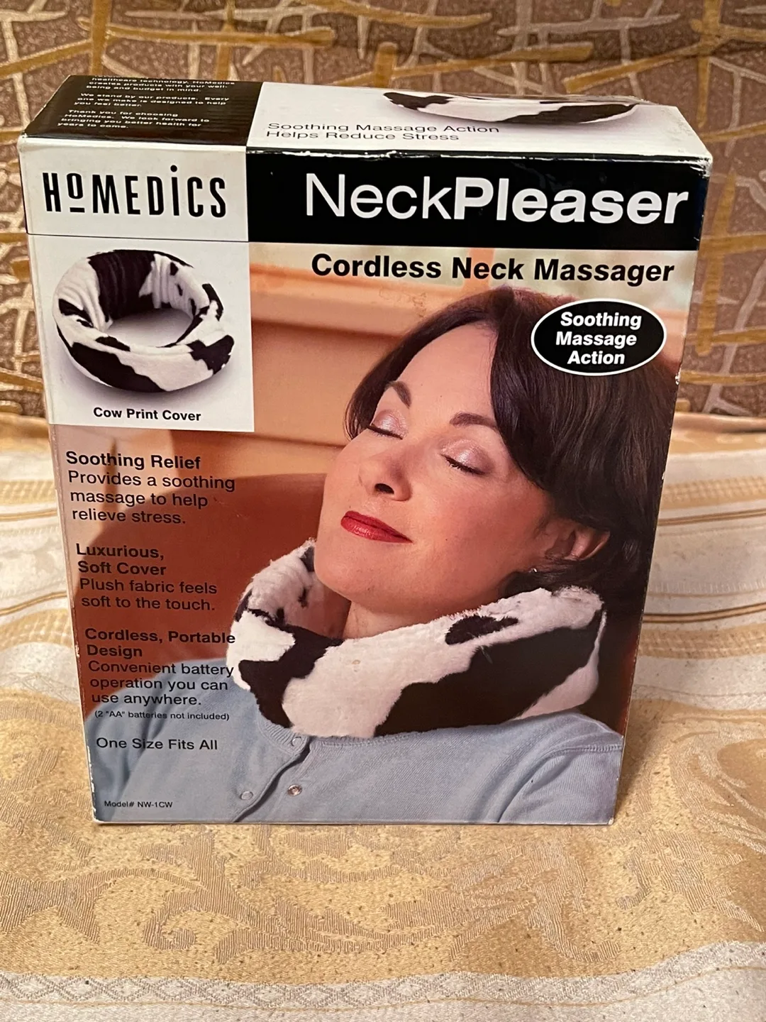Homedics NeckPleaser Cordless Neck Massager - Cow Print image indicator(2)
