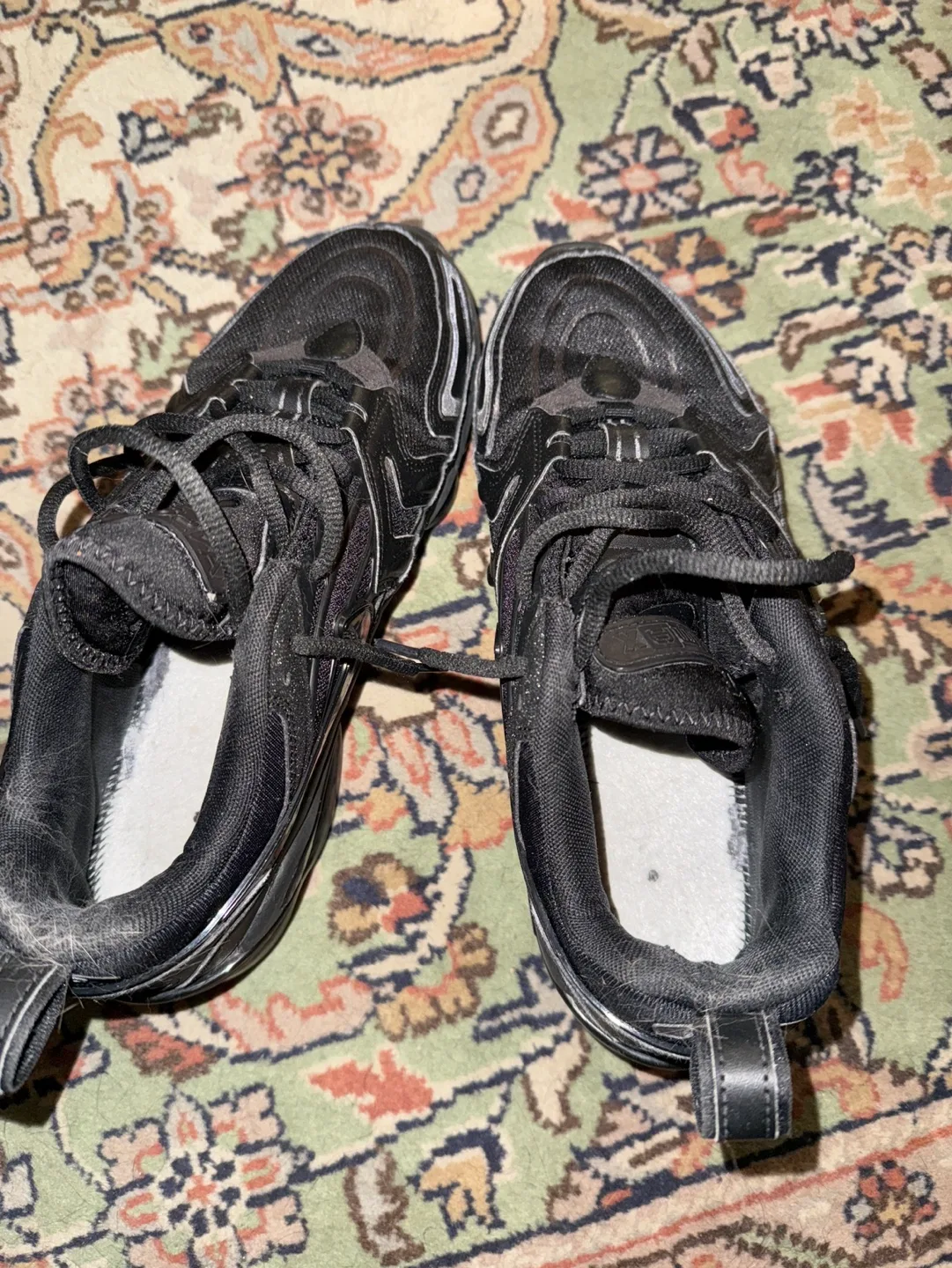 Men’s sized running shoes thumbnail
