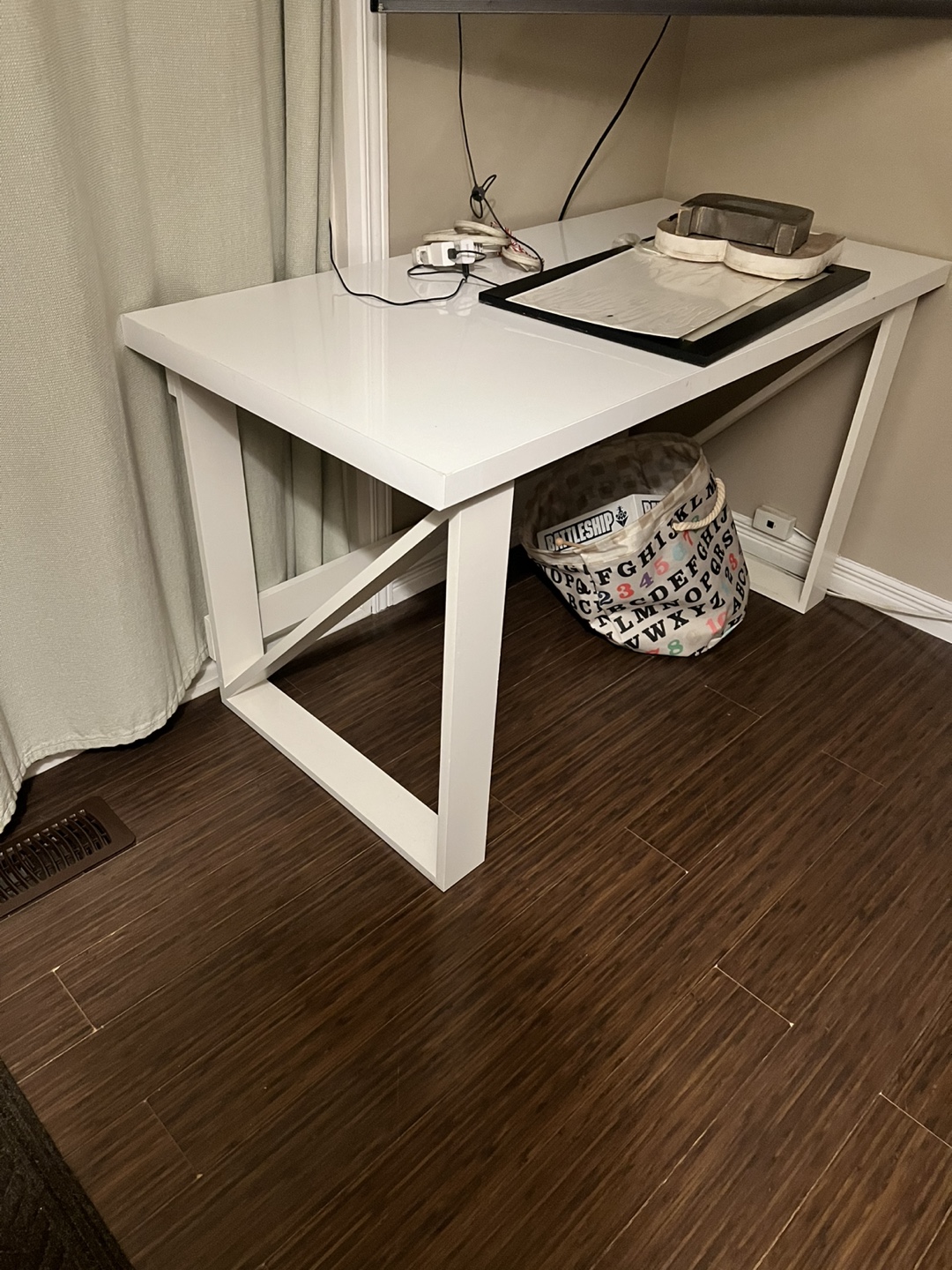 White Desk with Modern Legs - photo 3