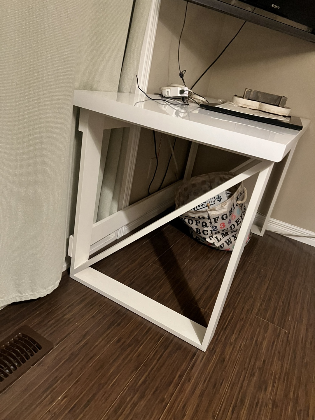 White Desk with Modern Legs - photo 4