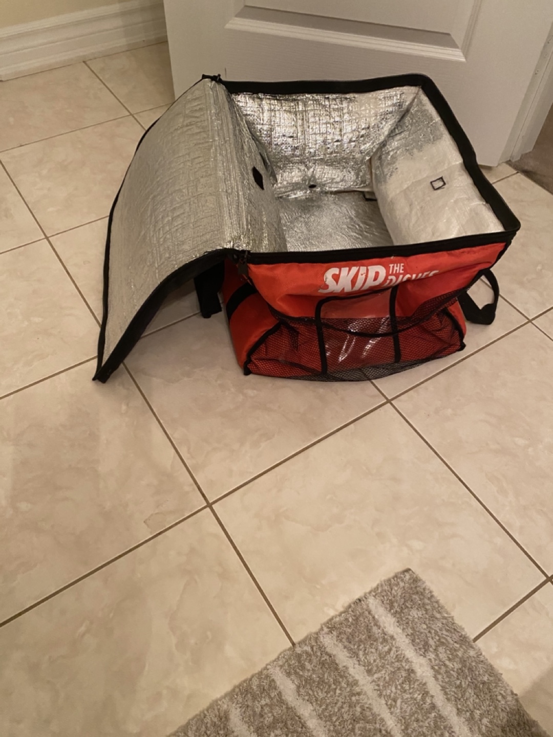 SkipTheDishes Insulated Delivery Bag - photo 3