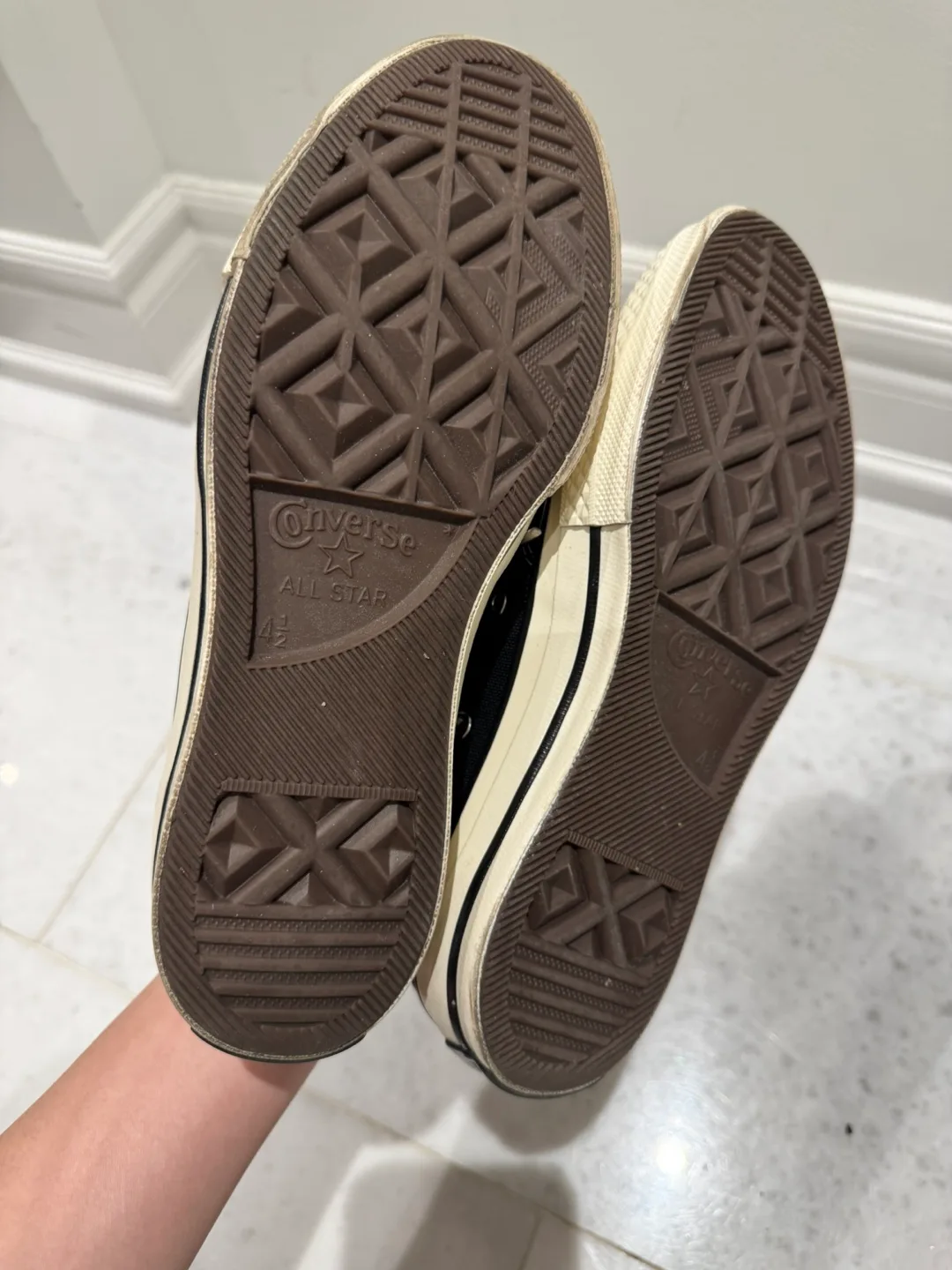 Converse Sneakers, women’s size 6.5 image indicator(4)