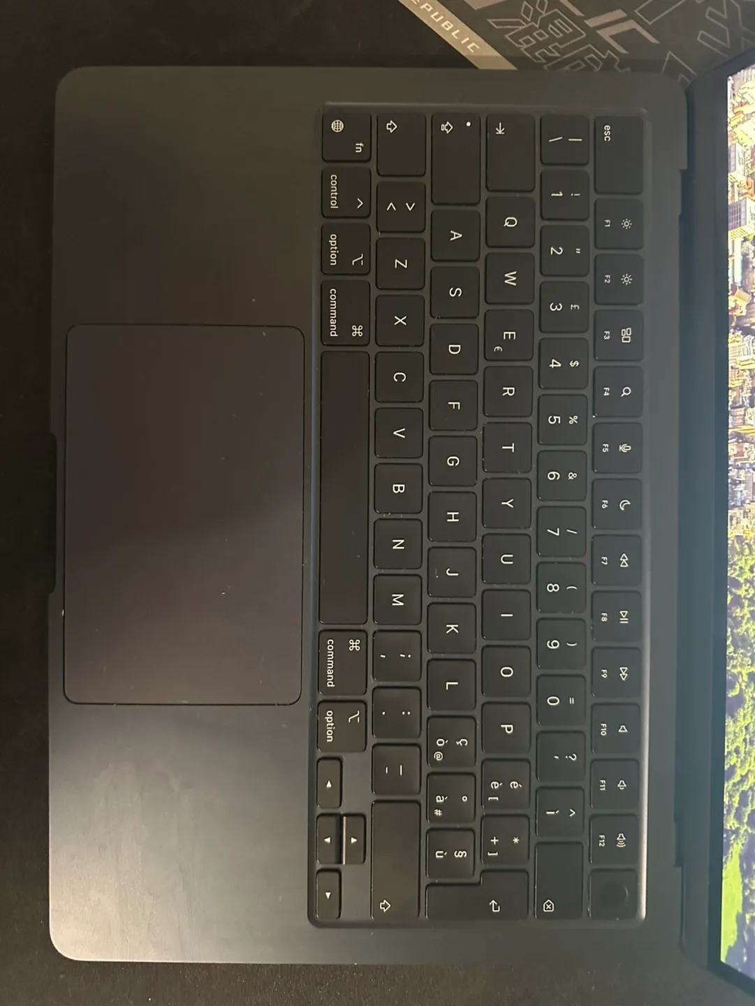 MacBook Air M2 2022 - 8GB RAM - 256GB Storage image indicator(4)