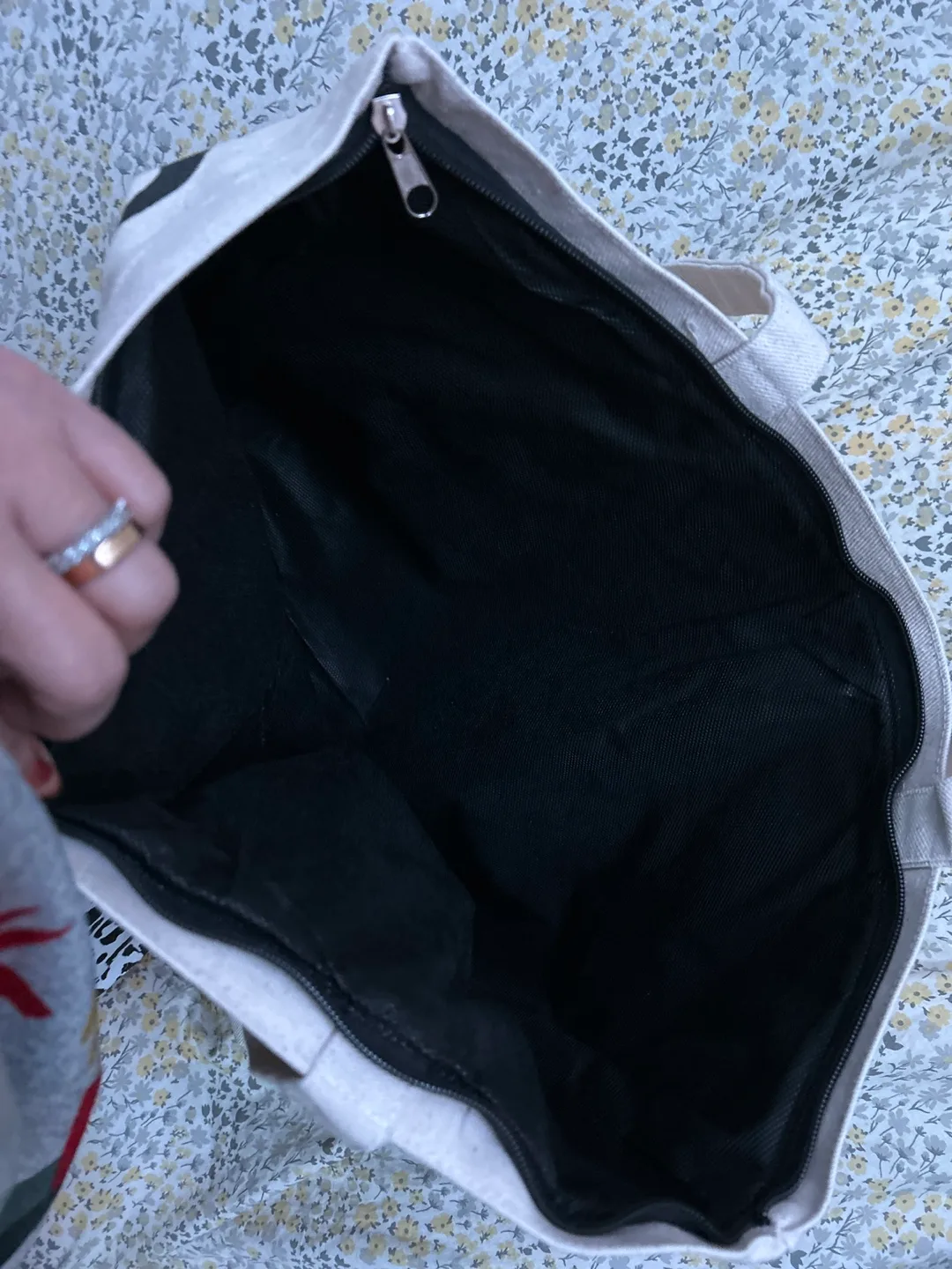 Gentle Woman Tote Bag image indicator(2)