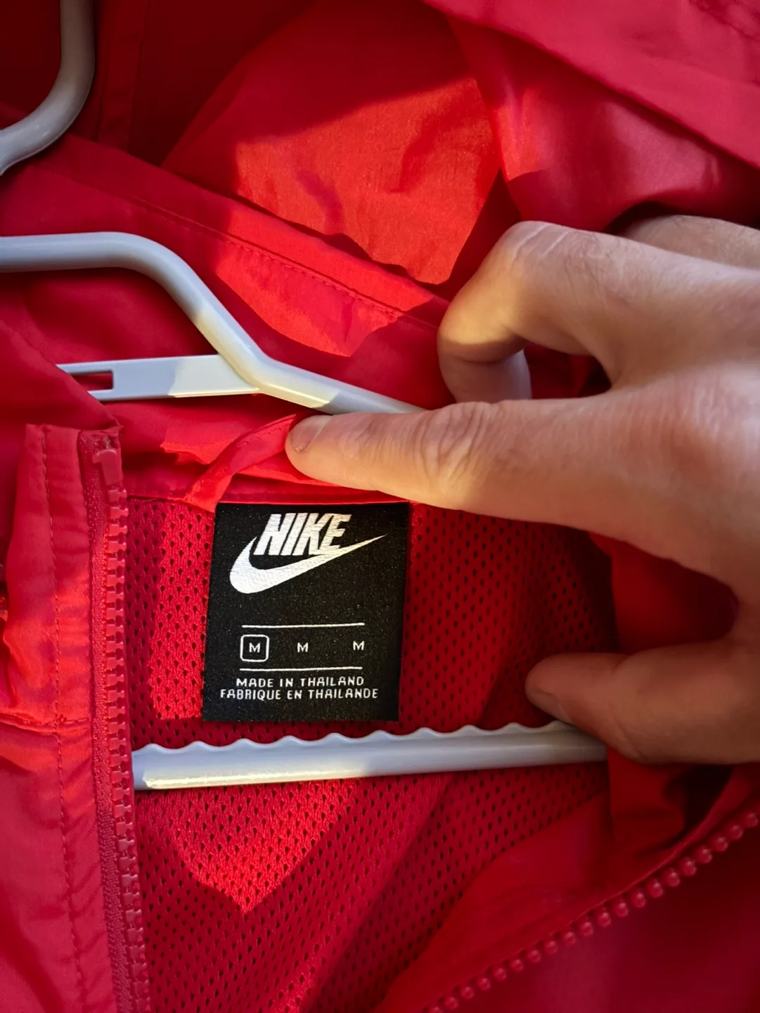 Nike Red Windbreaker Jacket - Size Medium image indicator(3)