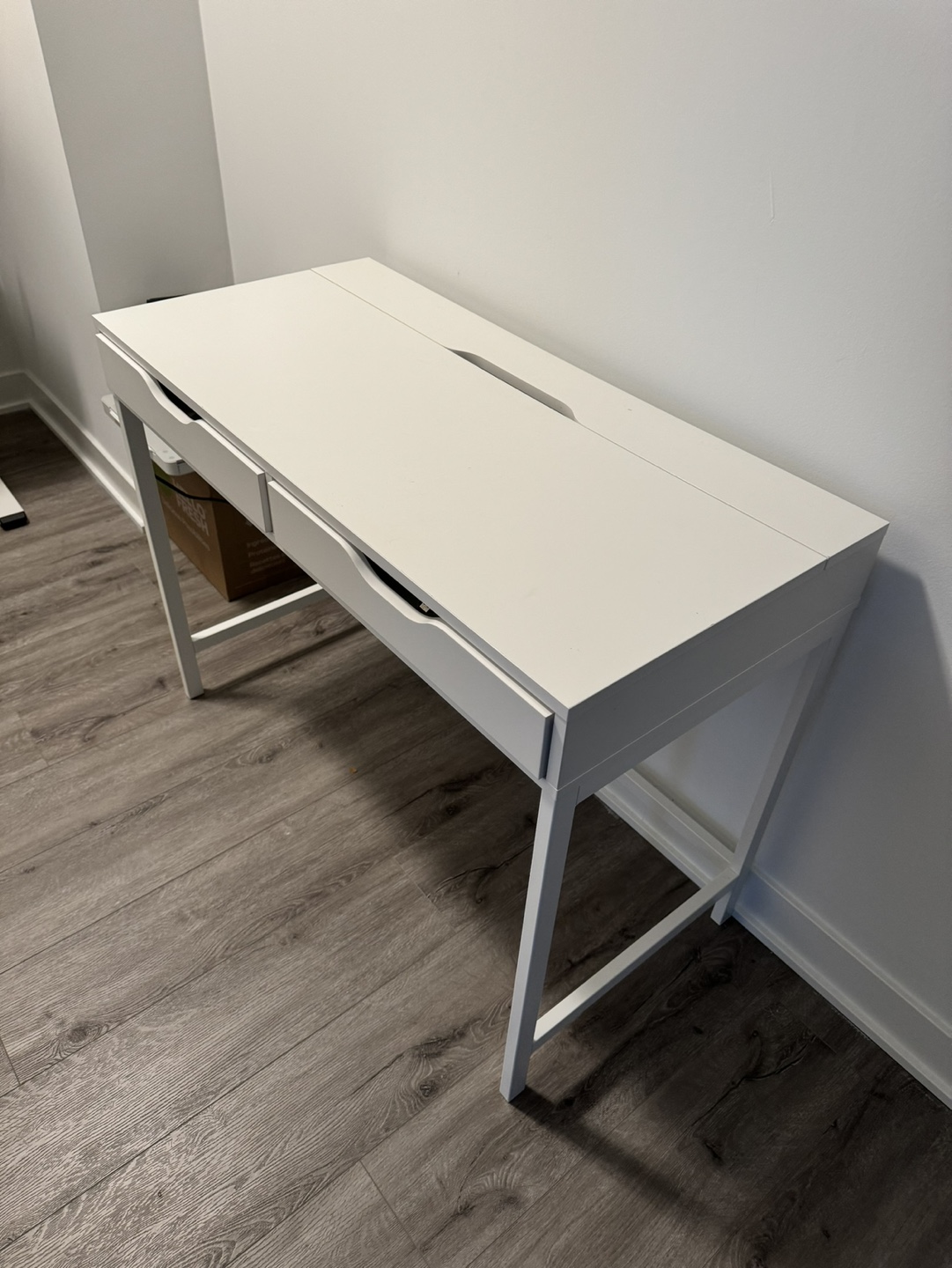 IKEA MALM desk - photo 2