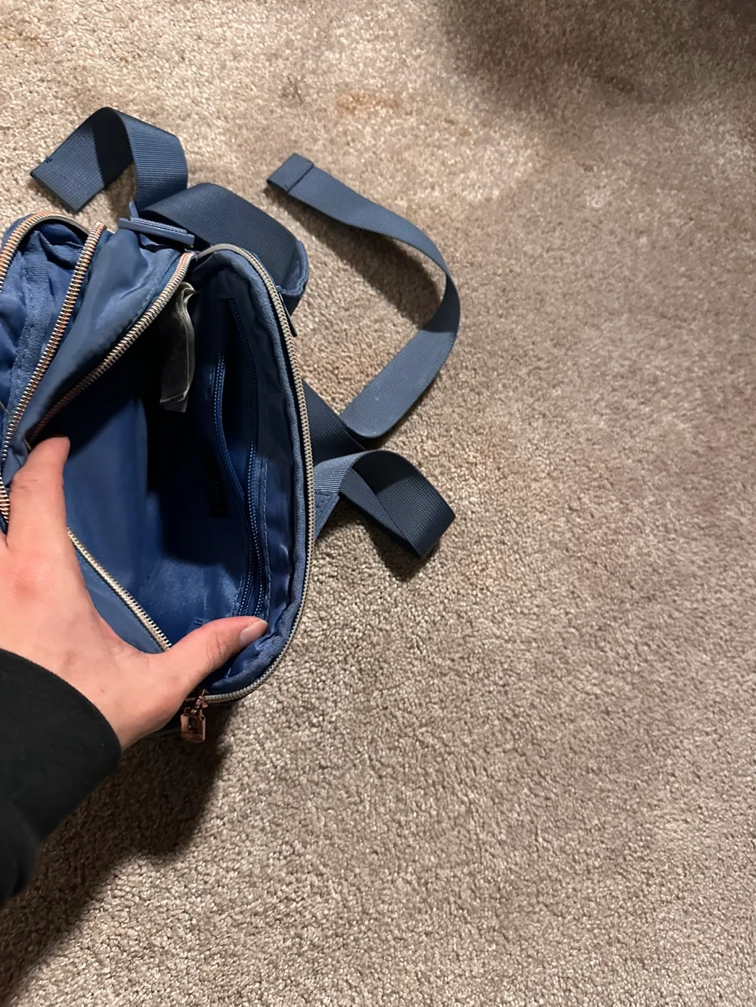 Navy Blue Crossbody Bag image indicator(4)