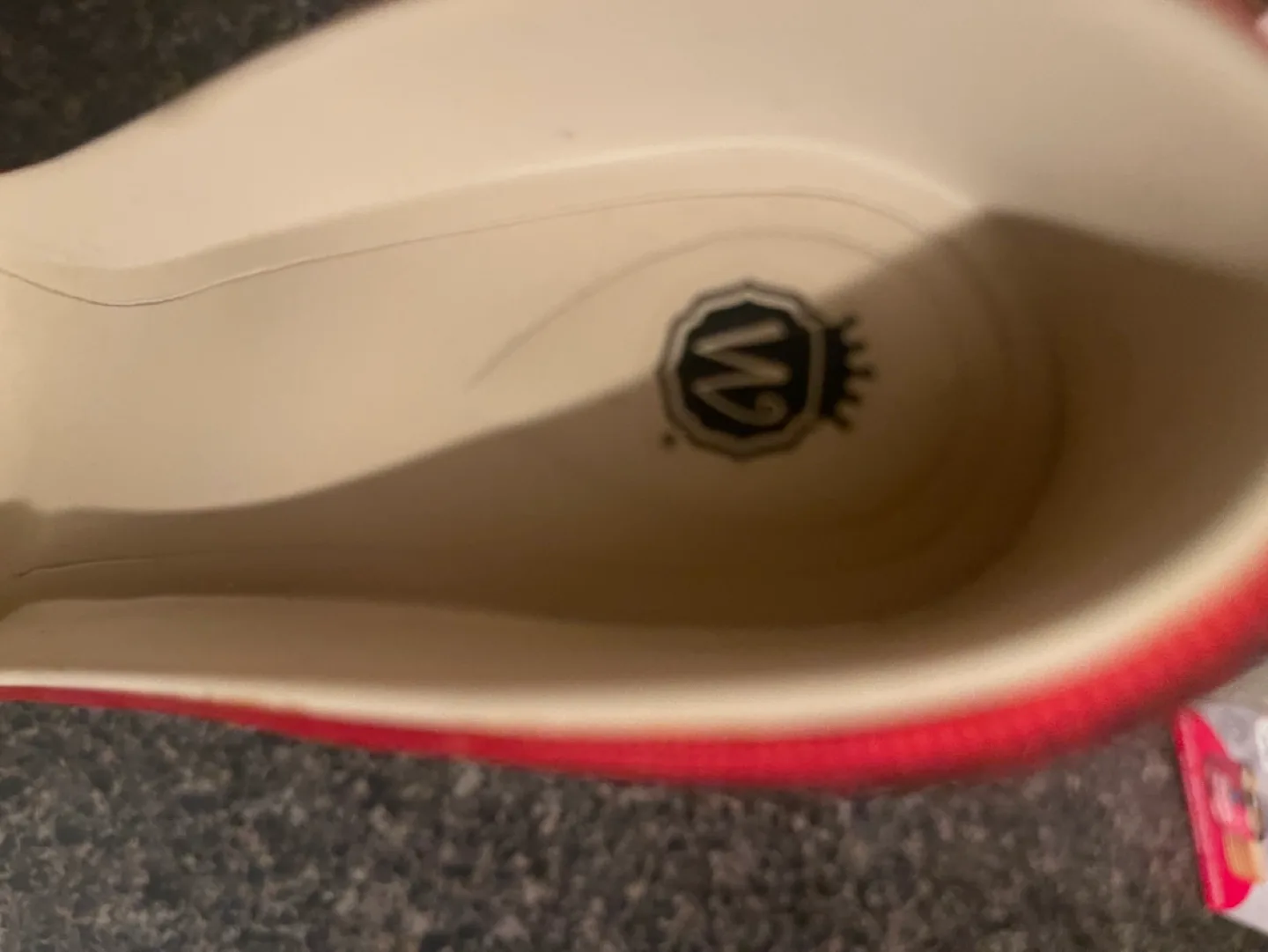 Red Glitter High Heel Shoe Wine bottle holder image indicator(3)