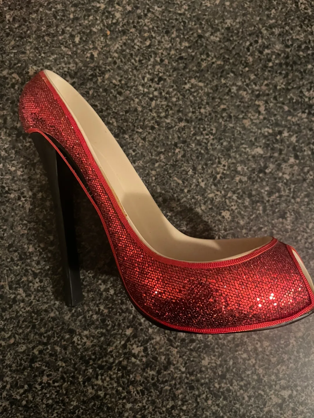 Red Glitter High Heel Shoe Wine bottle holder image indicator(5)
