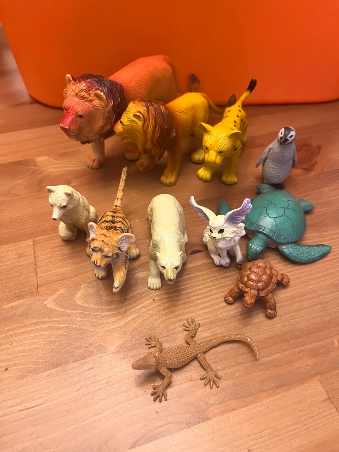 Lot of 11 Animal Figures image indicator(2)