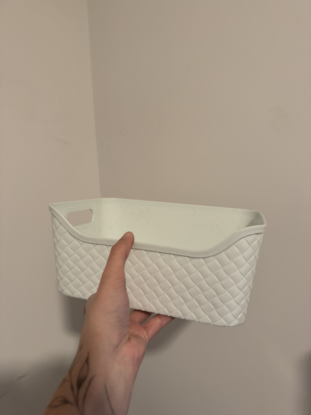 White Plastic Storage Basket - photo 4