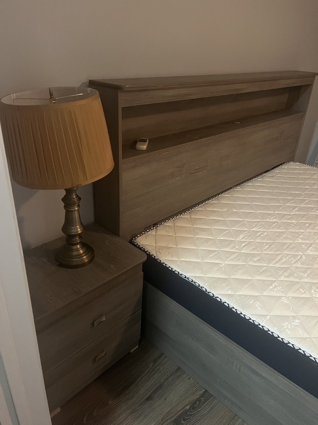 King bed with Mattress, Side table & lamp - photo 4