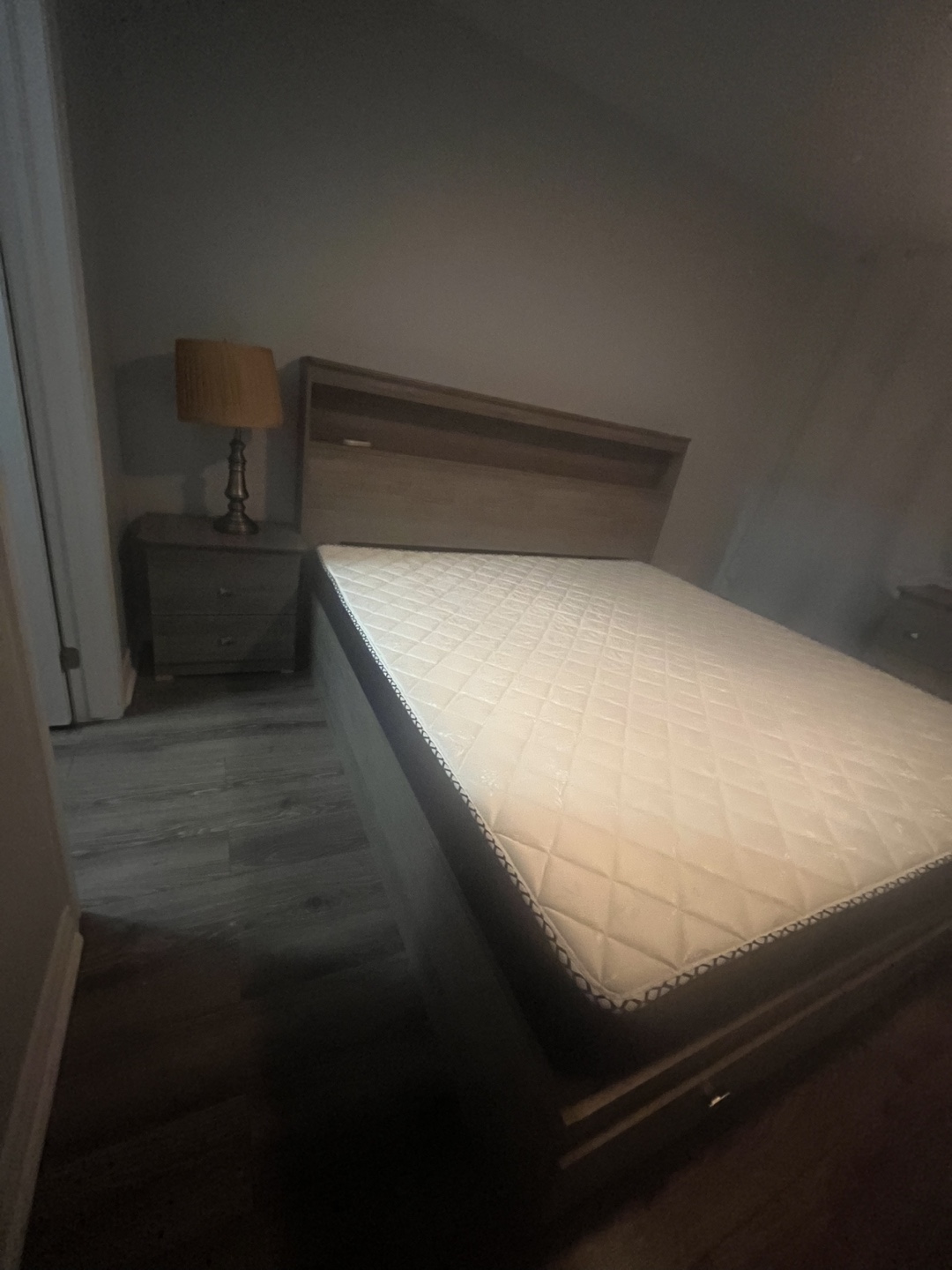 King bed with Mattress, Side table & lamp - photo 5