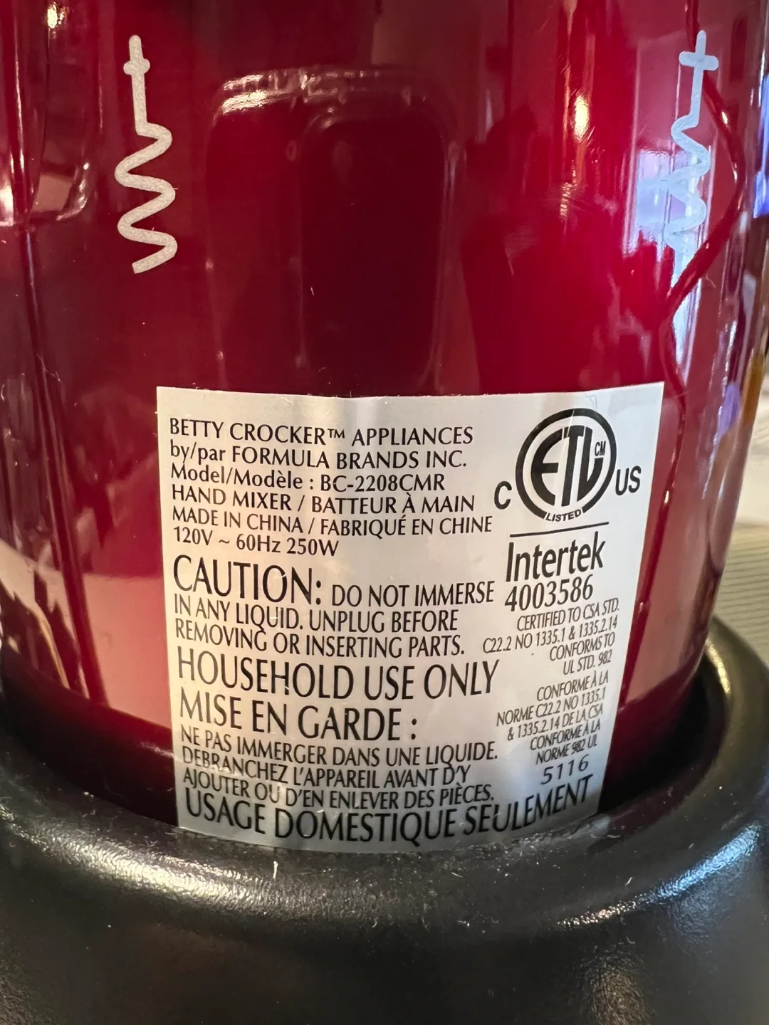 Red Hand Mixer with Attachments image indicator(3)