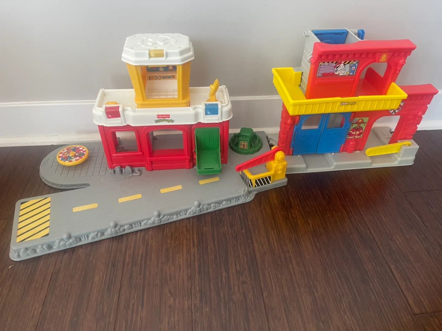 Fisher-Price Little People Fire Station and Car Wash Playset thumbnail
