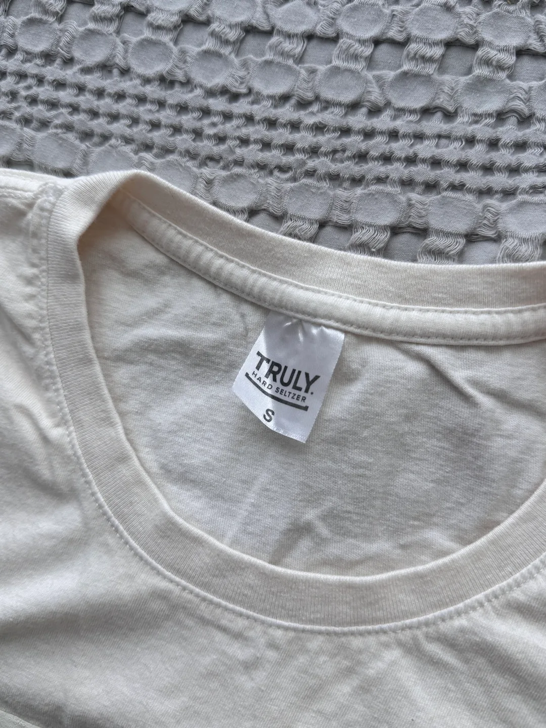 Truly Hard Seltzer x Annette T-Shirt - Size Small image indicator(3)