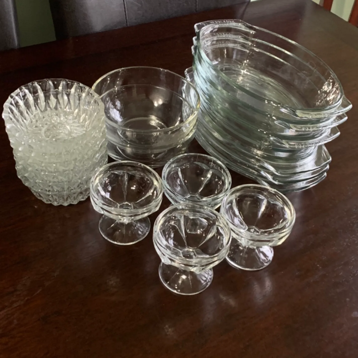 Glass dishes and bowls image indicator(3)