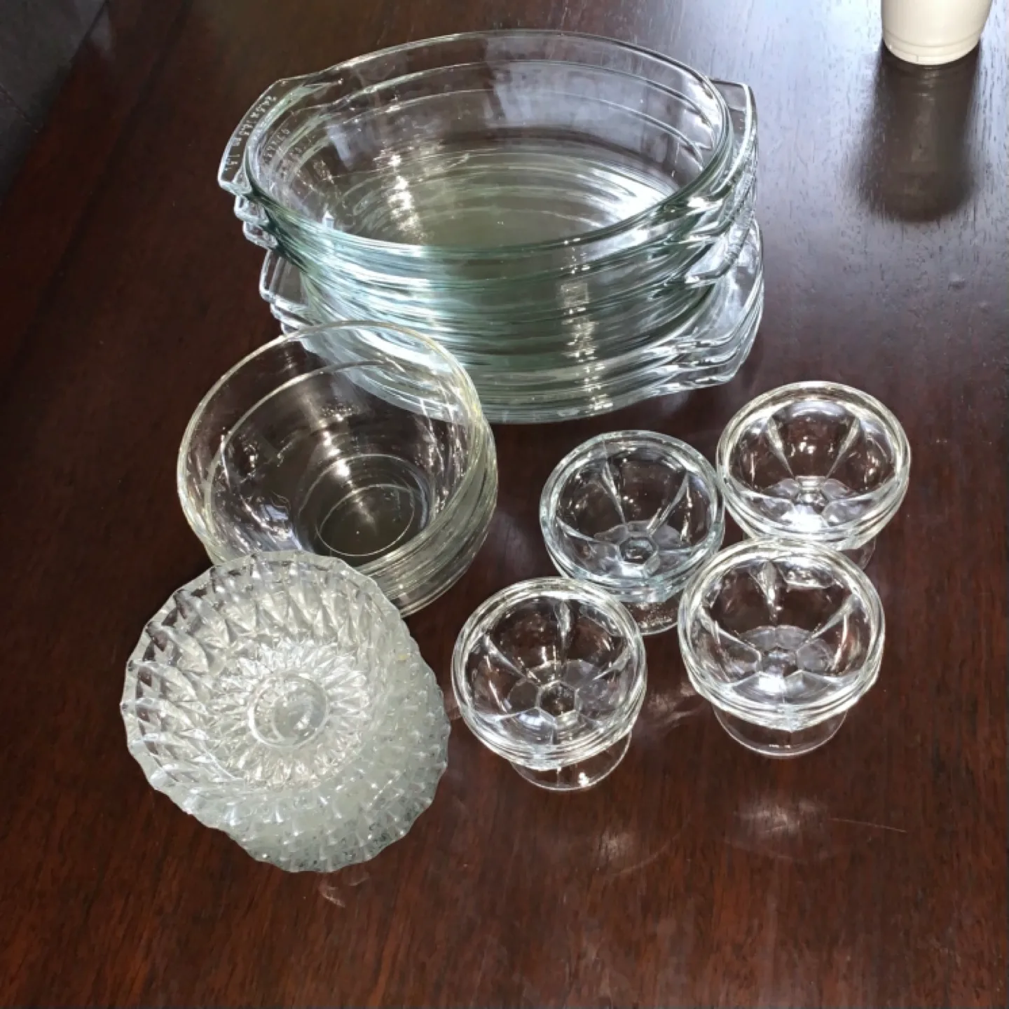 Glass dishes and bowls image indicator(2)