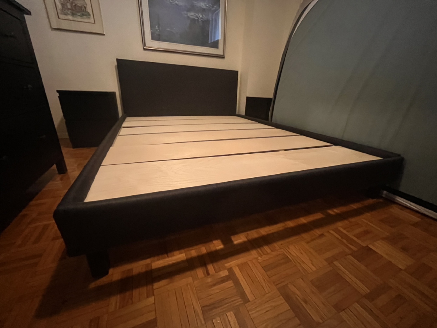 Beautiful minimal queen bed frame with slats - photo 2