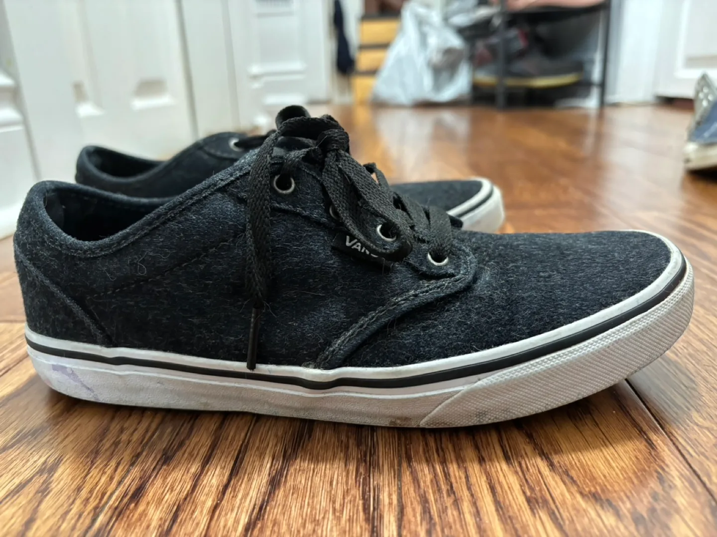 Vans Youth Size 6.0 Black Suede Sneakers image indicator(4)