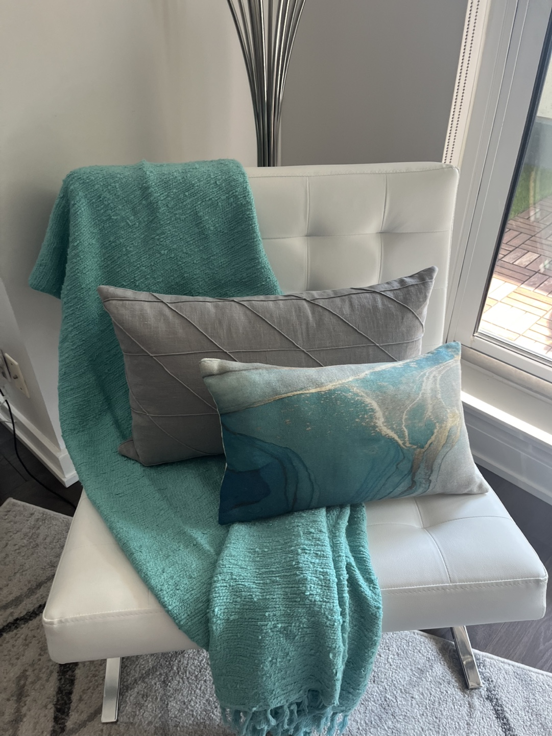 Pillow covers 4 available in each size. - photo 3