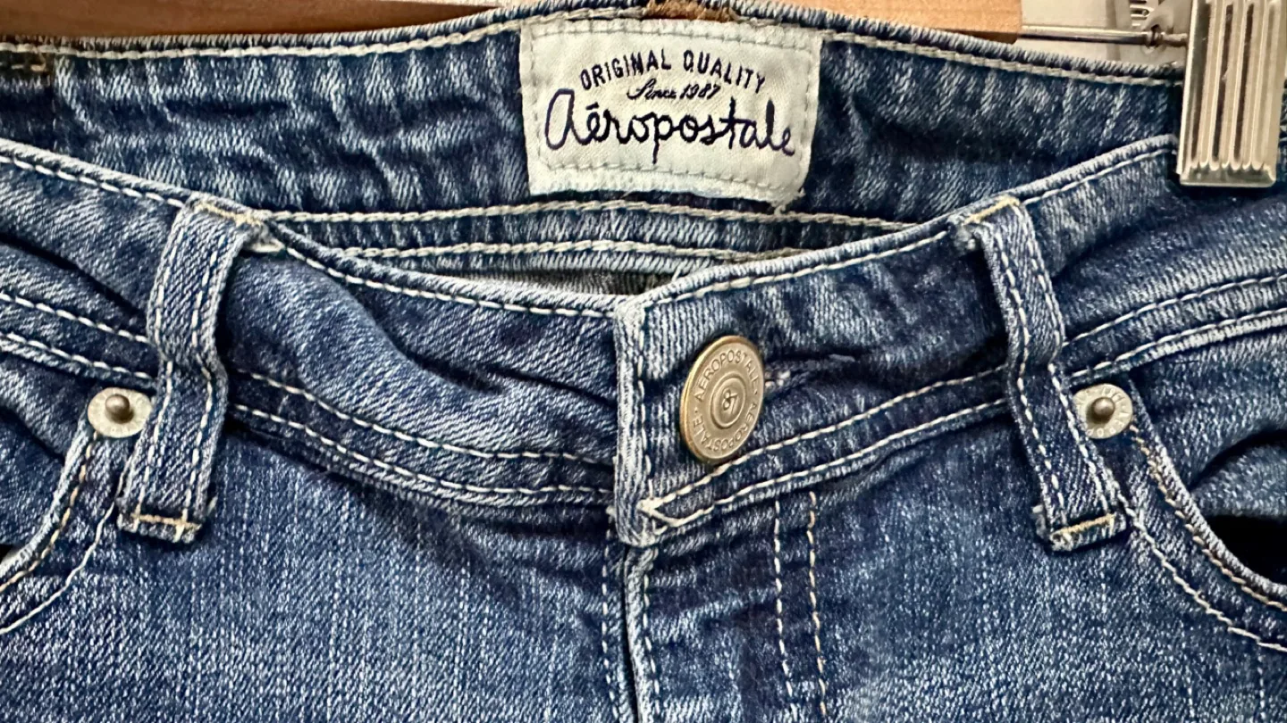 Aeropostale Chelsea Boot Cut Medium Wash Sz 9/10 Reg image indicator(6)