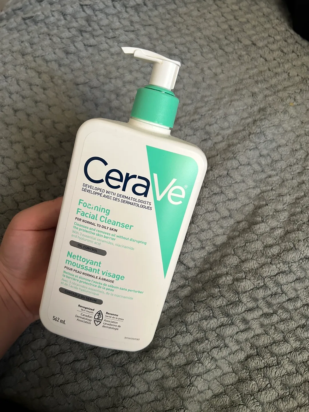 CeraVe foaming facial cleanser 562mL thumbnail
